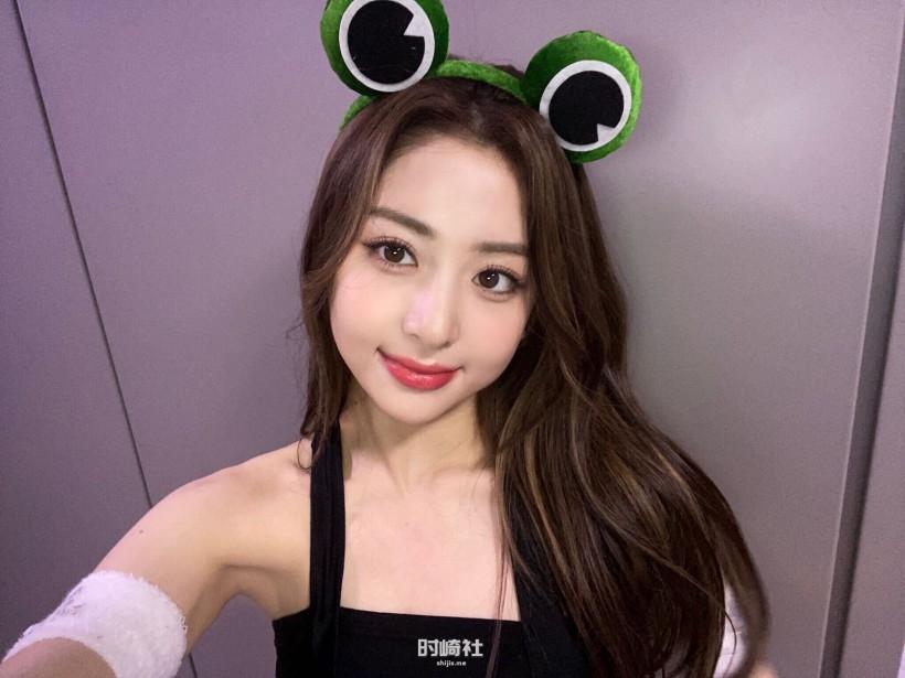 Yunjin Huh许允真隶属哪个女团成员?她搭配表情散发出怎样可爱和性感? Yunjin Huh许允真隶属哪个女团成员?她搭配表情散发出怎样可爱和性感?