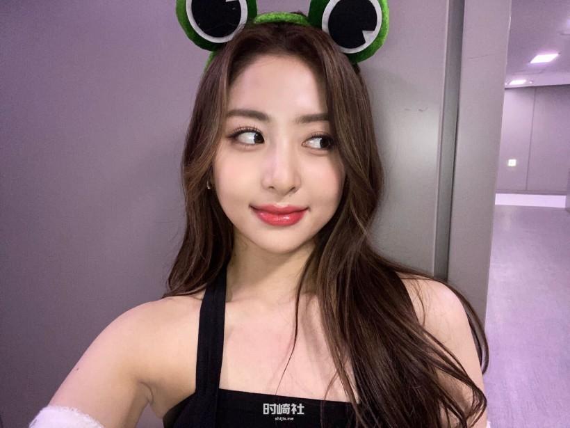 Yunjin Huh许允真隶属哪个女团成员?她搭配表情散发出怎样可爱和性感? Yunjin Huh许允真隶属哪个女团成员?她搭配表情散发出怎样可爱和性感?