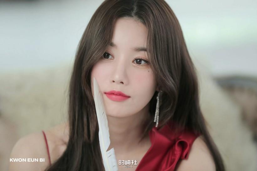 Kwon Eun B权恩妃哪年SOLO出道?为何说她像洋娃娃一般自带发光效果? Kwon Eun B权恩妃哪年SOLO出道?为何说她像洋娃娃一般自带发光效果?