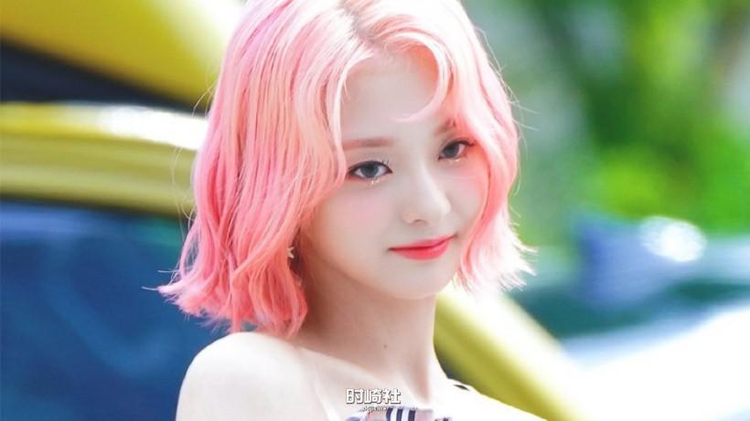 Na Gyung李娜炅哪年跟随所属女团出道?通过怎样的眼神吸引人们视线? Na Gyung李娜炅哪年跟随所属女团出道?通过怎样的眼神吸引人们视线?