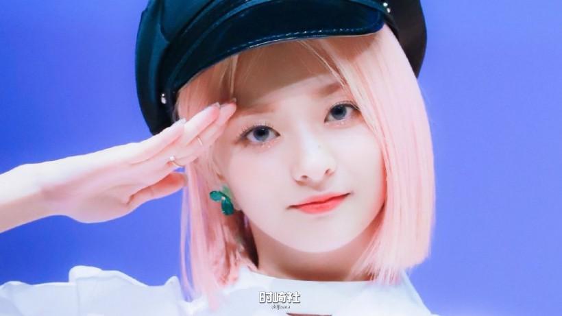 Na Gyung李娜炅哪年跟随所属女团出道?通过怎样的眼神吸引人们视线? Na Gyung李娜炅哪年跟随所属女团出道?通过怎样的眼神吸引人们视线?