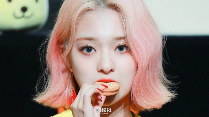 Na Gyung李娜炅哪年跟随所属女团出道?通过怎样的眼神吸引人们视线? Na Gyung李娜炅哪年跟随所属女团出道?通过怎样的眼神吸引人们视线?