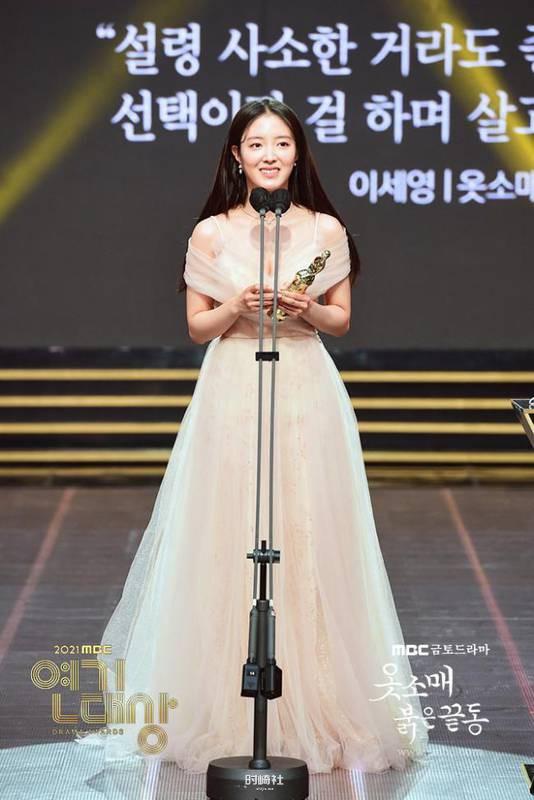 最近有三位童星出身女演员十分活跃,她们主演的作品获得不少关注和讨论 最近有三位童星出身女演员十分活跃,她们主演的作品获得不少关注和讨论