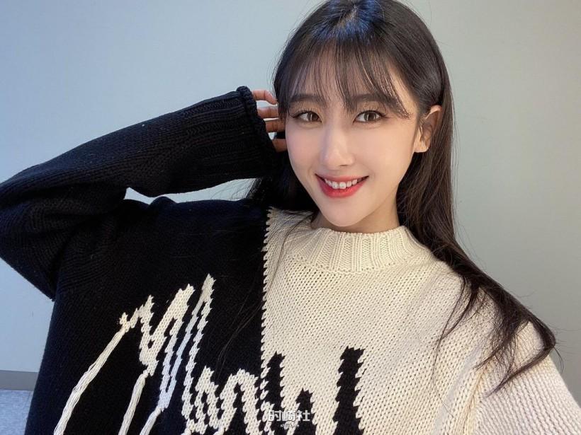 Moon Hyeon-A文玄雅哪年加入所属组合出道?她为何被称为模特偶像? Moon Hyeon-A文玄雅哪年加入所属组合出道?她为何被称为模特偶像?
