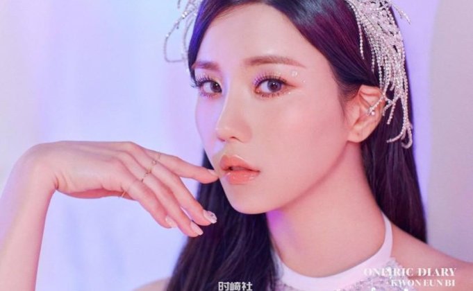 彰显怎样干练美貌?曾为哪些组合艺人充当伴舞?矮子王IZONE队长是谁?