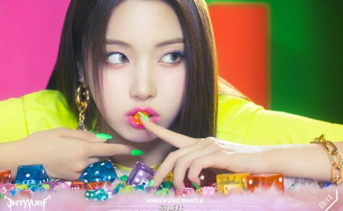 她展现出怎样强烈能量和饱满动力?Kim Jiwoo金智佑隶属哪个女团成员?