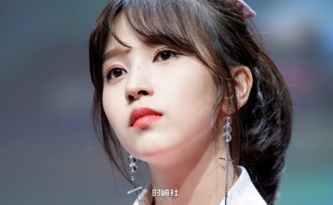她展现出何种独特魅力与气质?Myoi Mina名井南隶属哪个女团日本成员?
