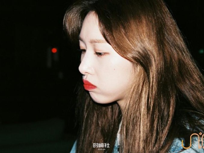 在哪首歌表现陷入爱河少女情感?Hong Eui Jin洪宜珍隶属哪个女团成员?